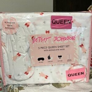 NEW! BETSEY JOHNSON QUEEN SIZE PINK CHRISTMAS TREES WITH BOWS SHEET SET